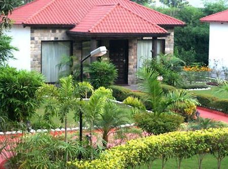 Corbett Leela Vilas Hotell Corbett National Park Exteriör bild